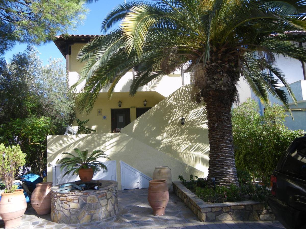 Daire Lazaros Beachfront & *