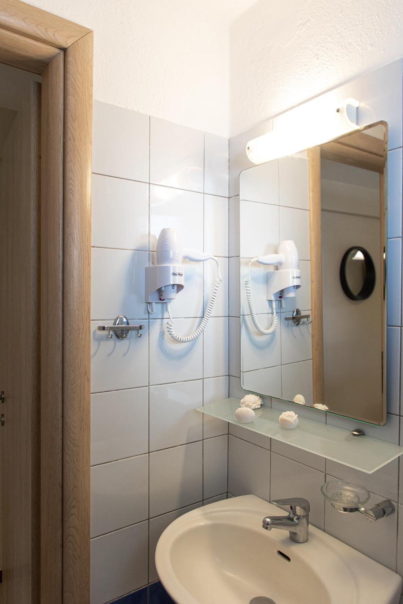 Lazaros Beachfront & Vourvourou