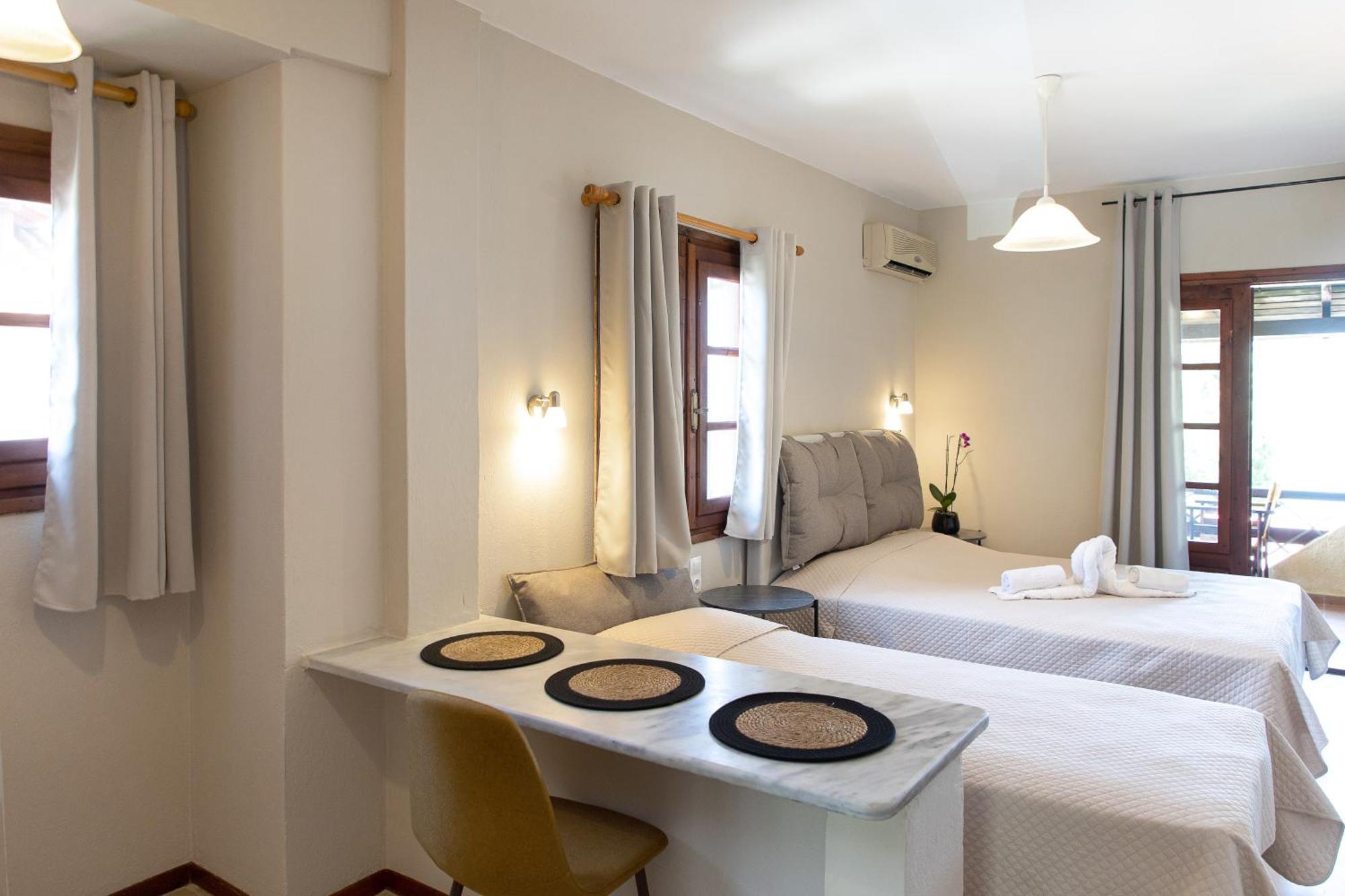 Daire Lazaros Beachfront &