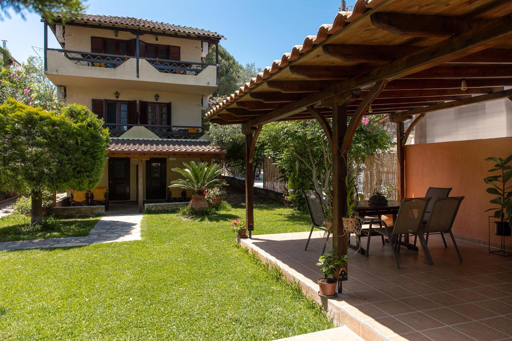 Lazaros Beachfront & Daire *