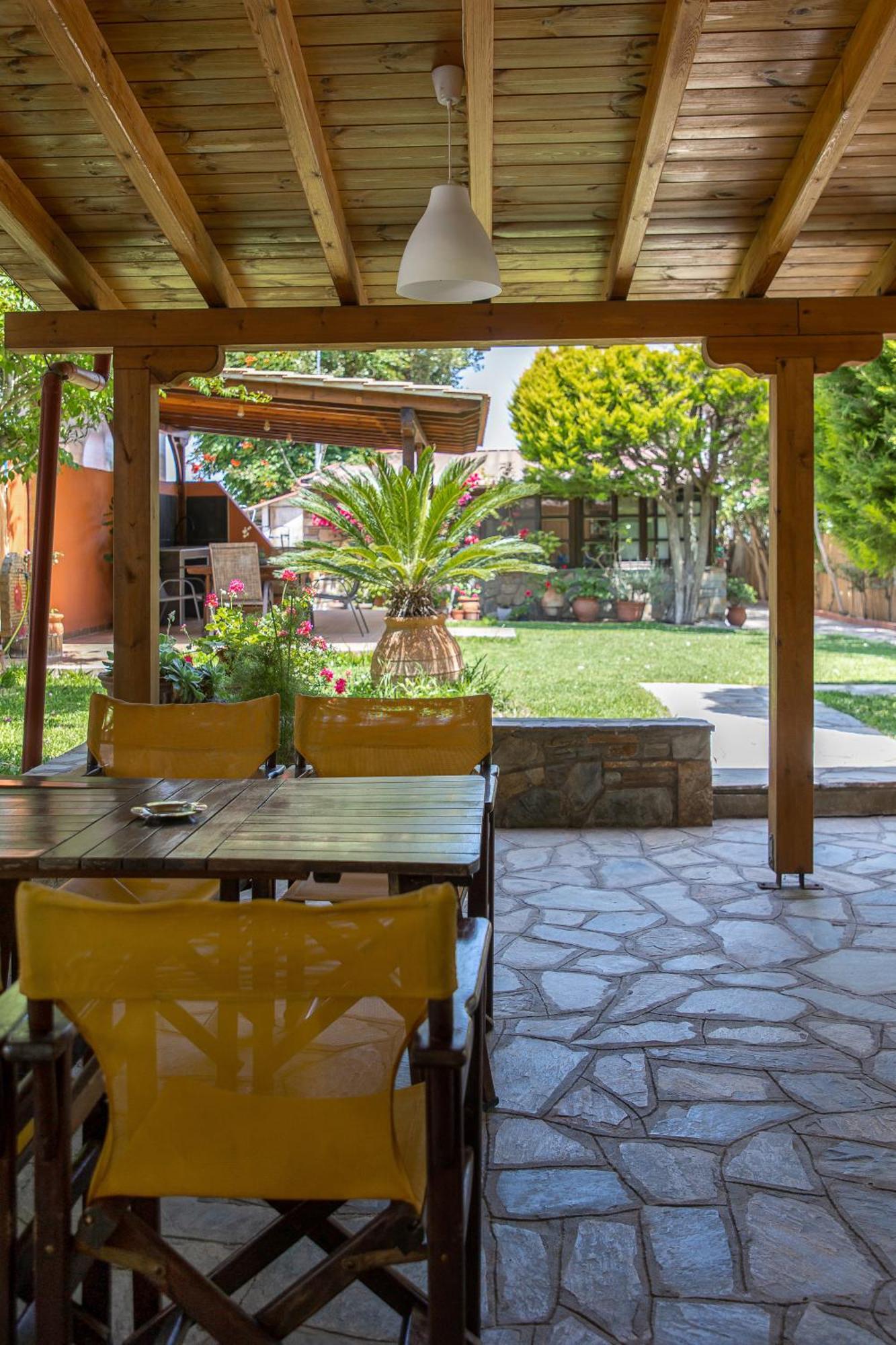 Daire Lazaros Beachfront &