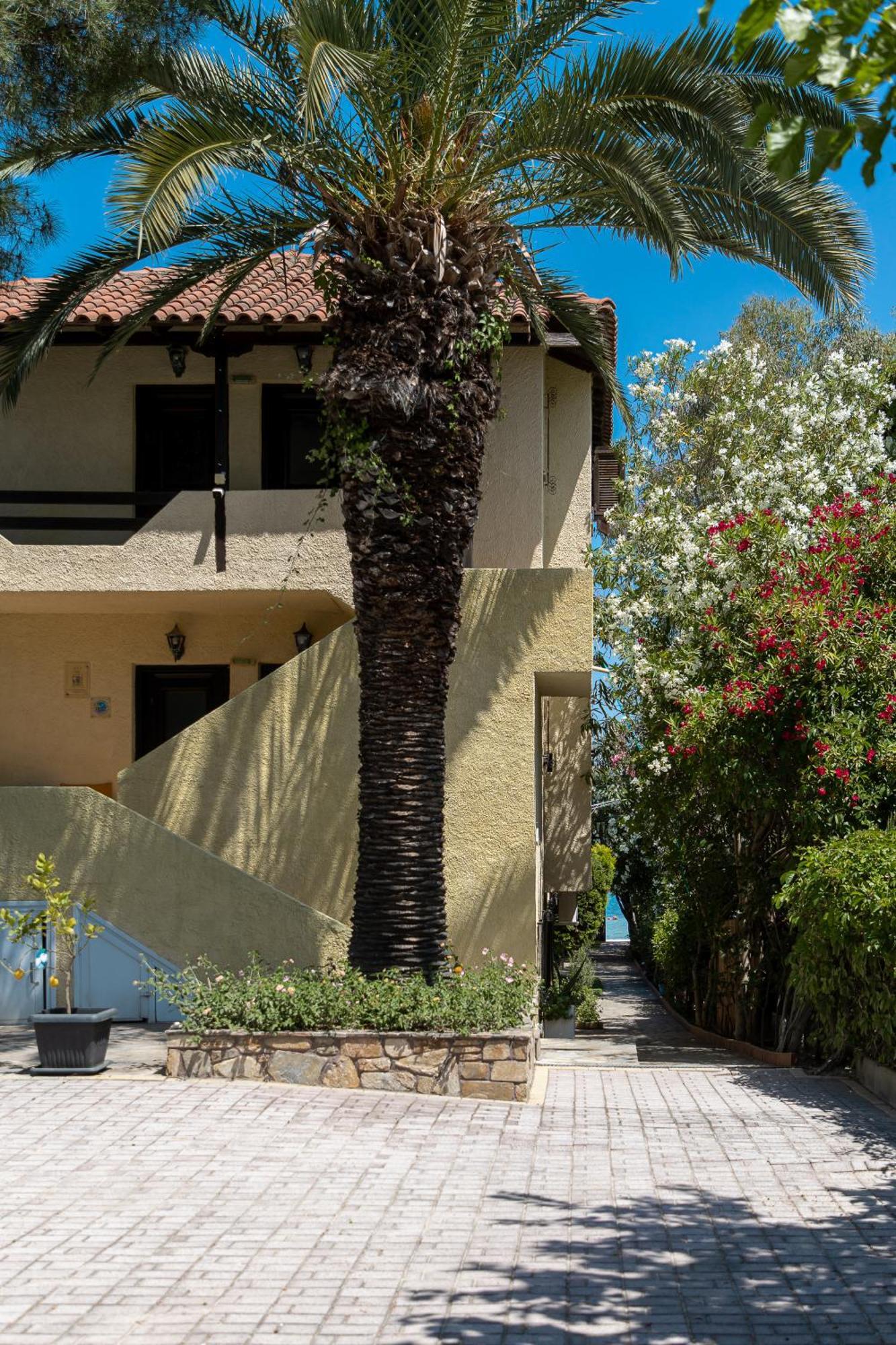 Lazaros Beachfront & Vourvourou