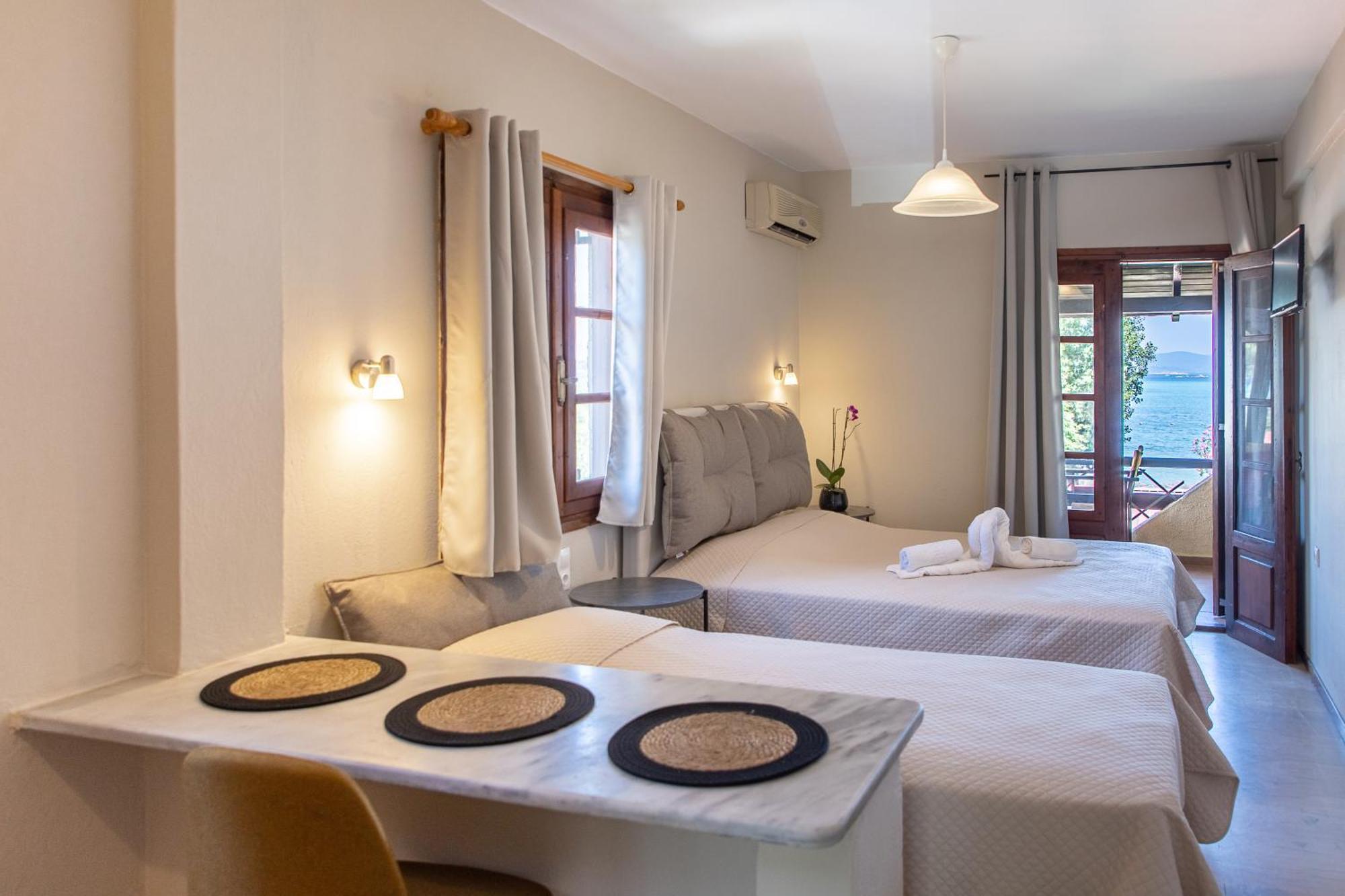 Daire Lazaros Beachfront &