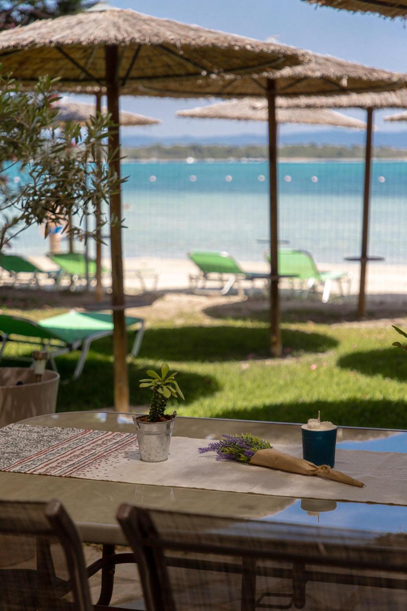 Daire Lazaros Beachfront &